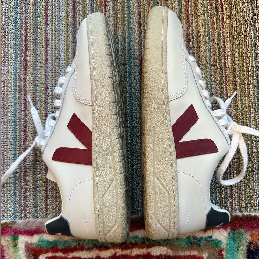 Veja NEARLY NEW V-12 white marsala náutico leather low top sneaker -8.5 (40 EU) - Picture 8 of 16